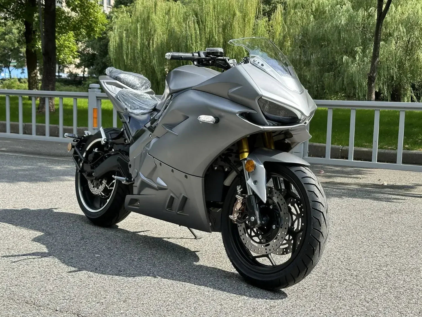 10000W Extreme Performance Full Size Electric Scooter Motorcycle - The Ultimate Powered Beast with Hydraulic Disc Brakes