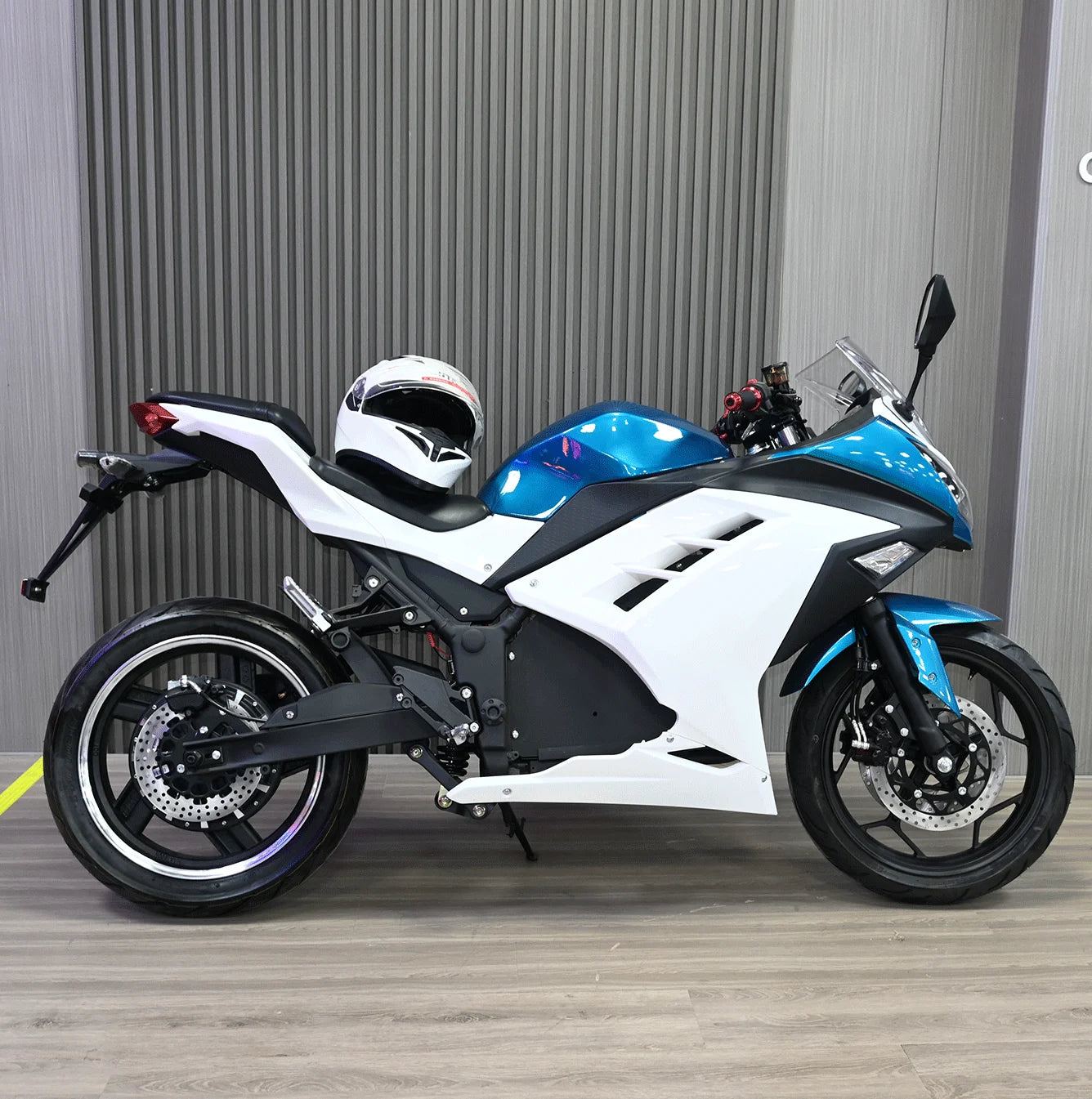 Yzhgb 2026 factory wholesale 72v 2000w high-performance sports powerful high-speed electric motorcycle